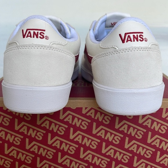 Vans Men’s Cruze Too Cc 90s Retro Blanc De Blanc
VN000CMTJVY
Sneakers - Picture 4 of 16